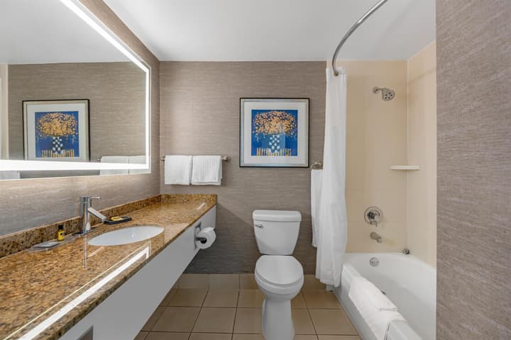 Best Western Plus Fresno Airport Hotel