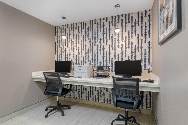 Best Western Plus Fresno Airport Hotel