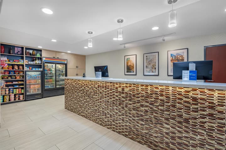 Best Western Plus Fresno Airport Hotel