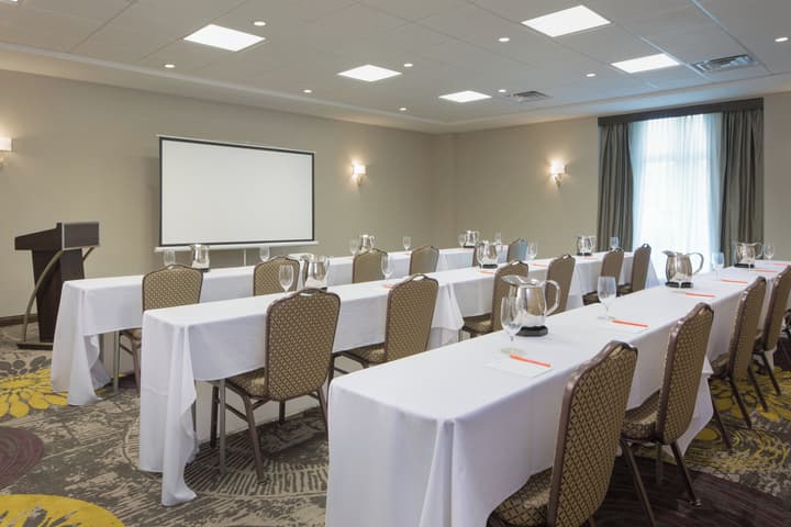 Crowne Plaza Chicago SW - Burr Ridge by IHG