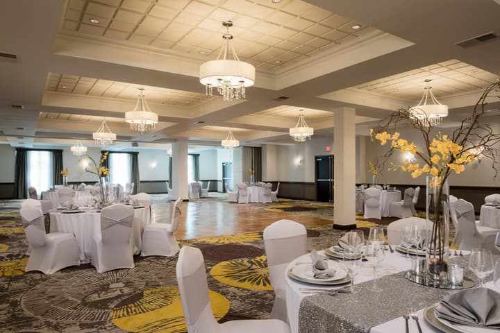 Crowne Plaza Chicago SW - Burr Ridge by IHG