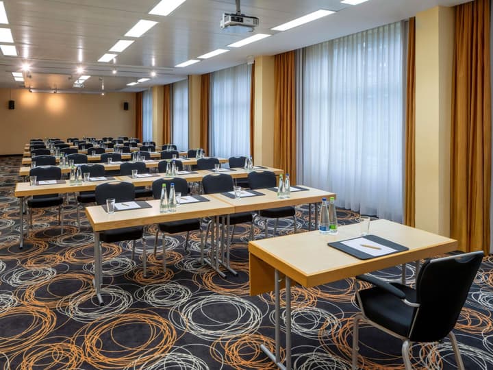 Mövenpick Hotel Nuernberg Airport