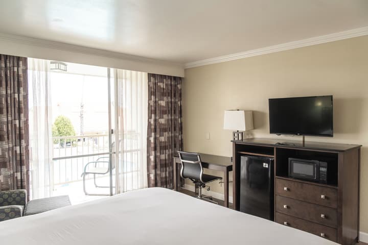 Travelodge by Wyndham Monterey Bay