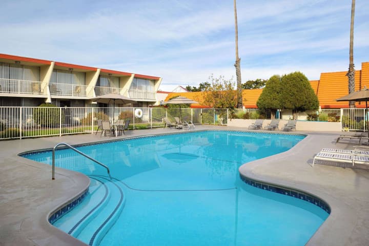 Travelodge by Wyndham Monterey Bay