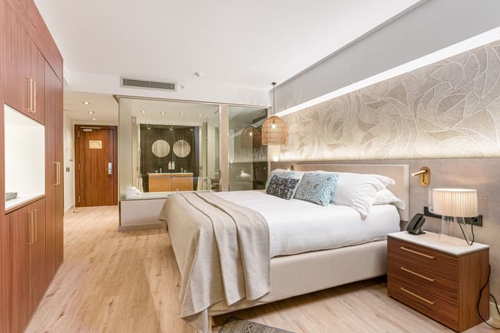 Sir Anthony Hotel