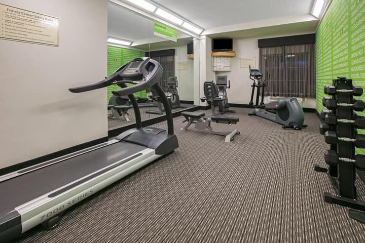 La Quinta Inn & Suites by Wyndham DFW Airport South / Irving