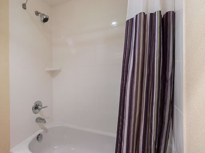 La Quinta Inn & Suites by Wyndham DFW Airport South / Irving