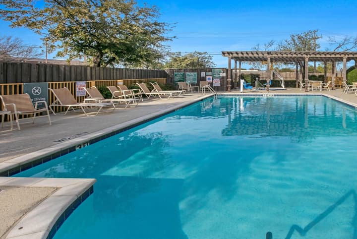 La Quinta Inn & Suites by Wyndham DFW Airport South / Irving