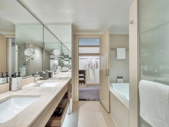 Crowne Plaza Bangkok Lumpini Park by IHG
