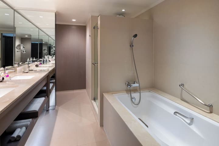 Crowne Plaza Bangkok Lumpini Park by IHG