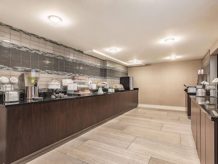 La Quinta Inn & Suites by Wyndham Portland DT/Maine Med