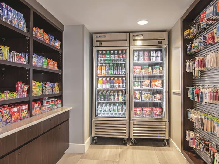 La Quinta Inn & Suites by Wyndham Portland DT/Maine Med