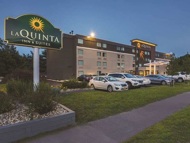 La Quinta Inn & Suites by Wyndham Portland DT/Maine Med