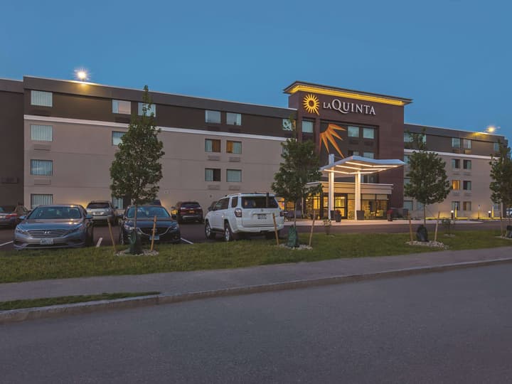 La Quinta Inn & Suites by Wyndham Portland DT/Maine Med