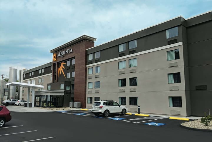 La Quinta Inn & Suites by Wyndham Portland DT/Maine Med