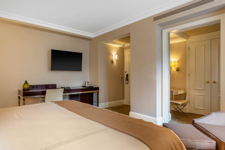 Omni Berkshire Place