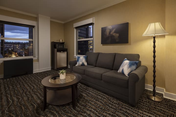 Executive Hotel Pacific