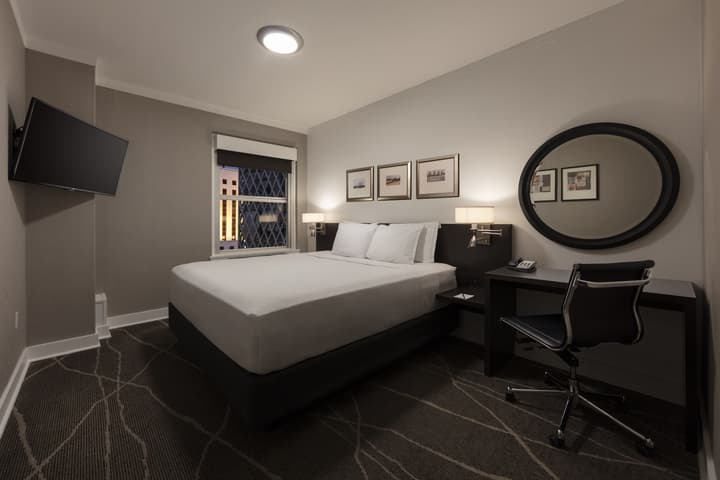 Executive Hotel Pacific
