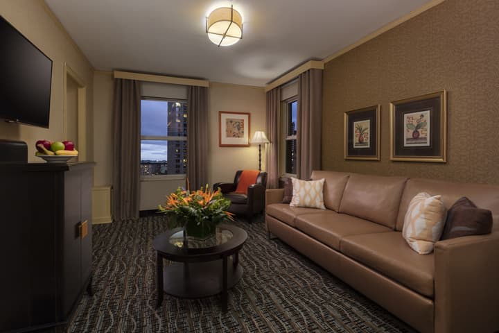 Executive Hotel Pacific