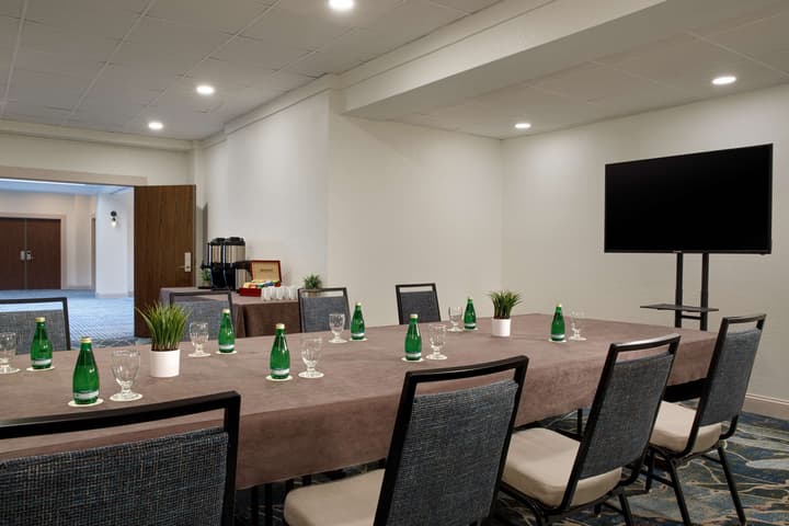 DoubleTree Suites by Hilton Orlando - Disney Springs® Area