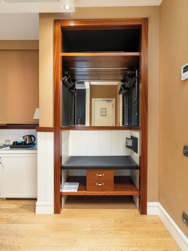 U232 Hotel