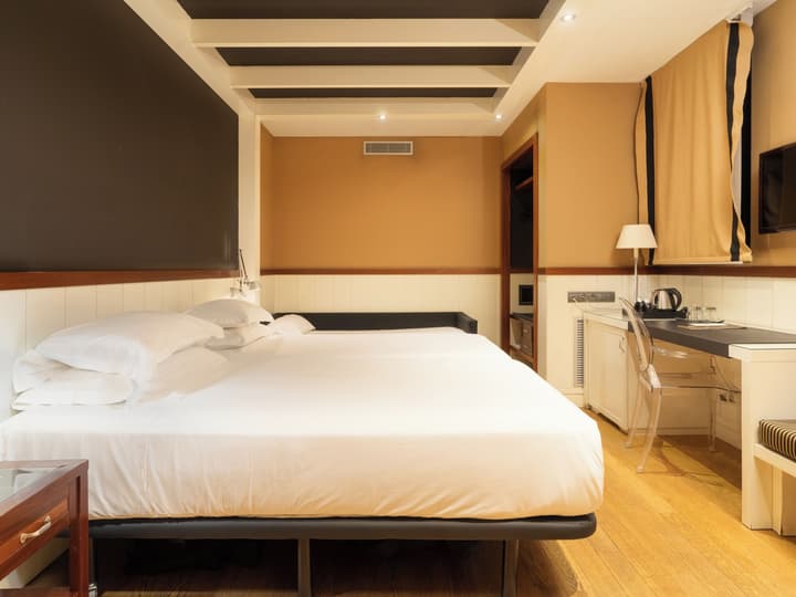 U232 Hotel