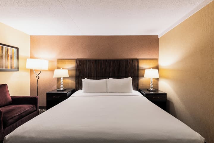 Crowne Plaza Newark Airport by IHG