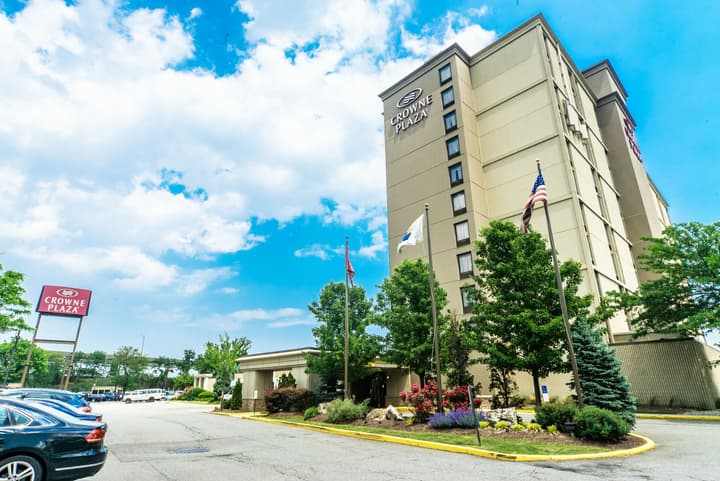 Crowne Plaza Newark Airport by IHG