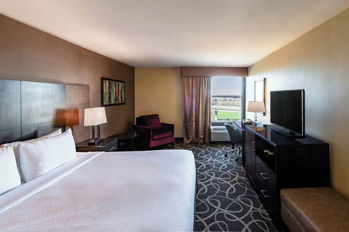 Crowne Plaza Newark Airport by IHG