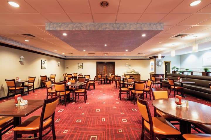 Crowne Plaza Newark Airport by IHG