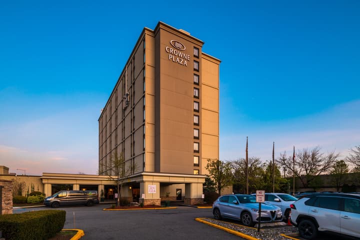 Crowne Plaza Newark Airport by IHG