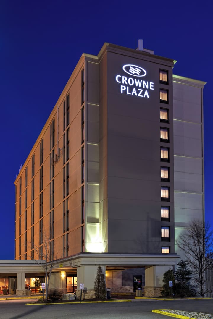 Crowne Plaza Newark Airport by IHG