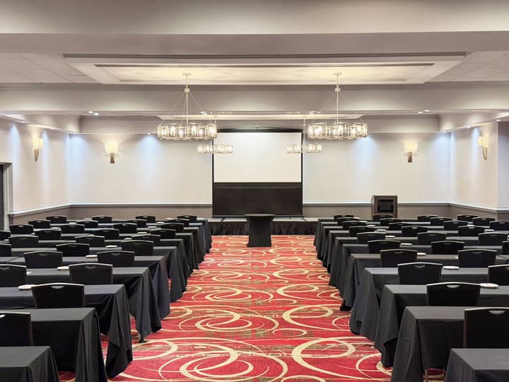 Crowne Plaza Newark Airport by IHG