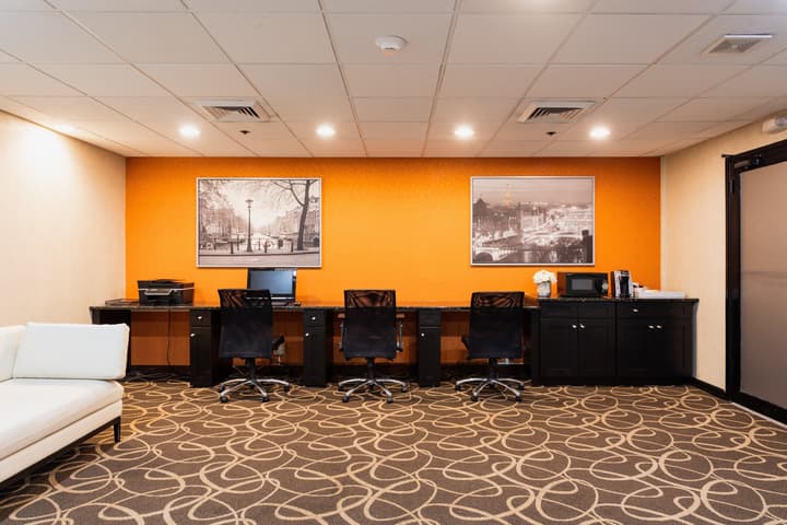 Crowne Plaza Newark Airport by IHG