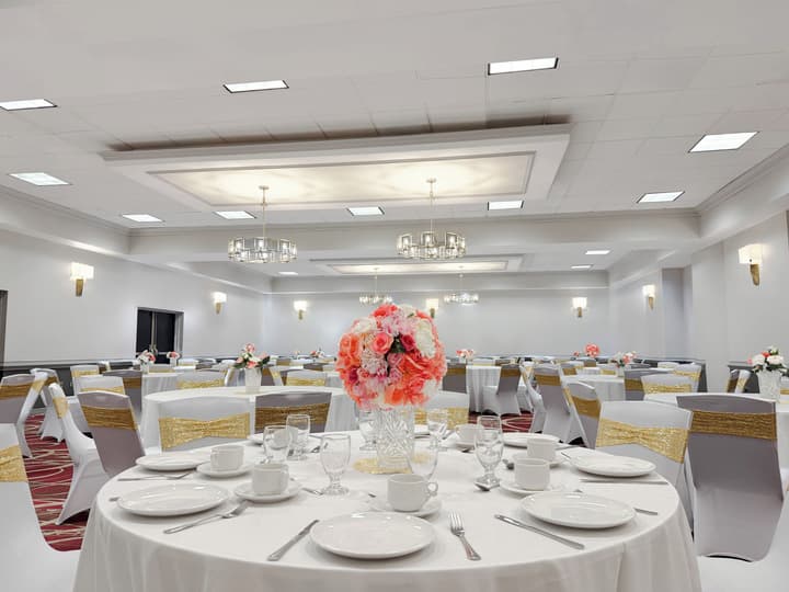 Crowne Plaza Newark Airport by IHG