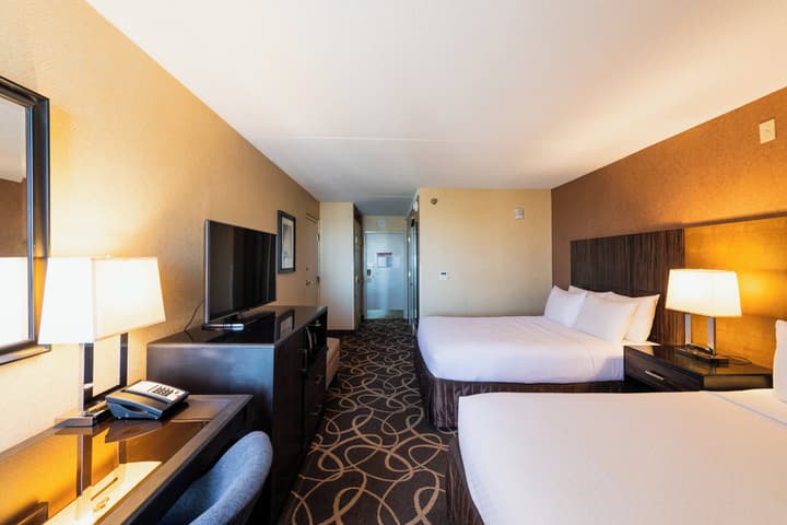 Crowne Plaza Newark Airport by IHG