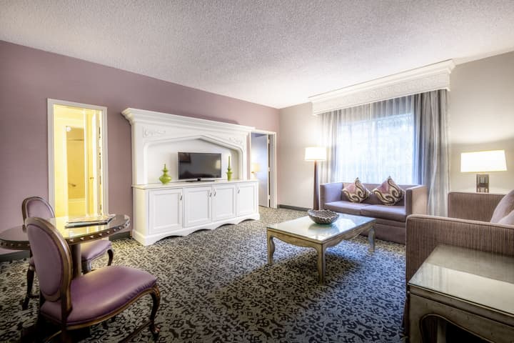 Anaheim Majestic Garden Hotel