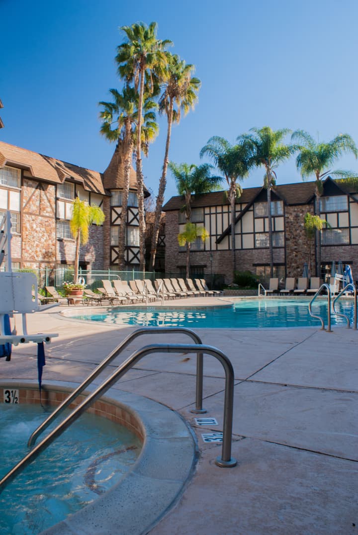 Anaheim Majestic Garden Hotel