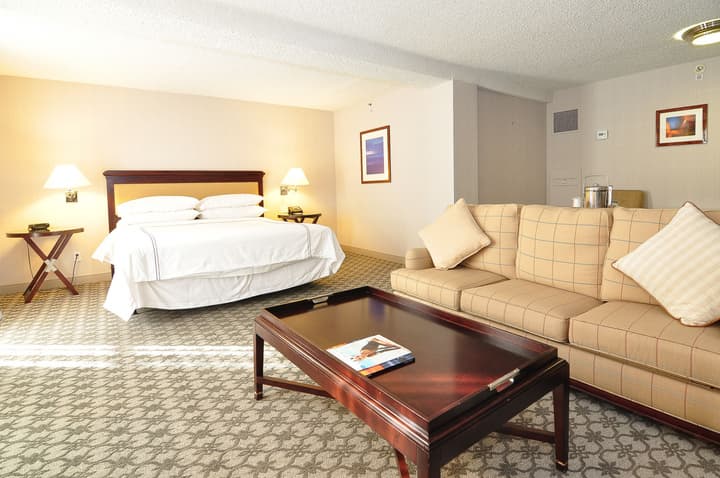 Anaheim Majestic Garden Hotel