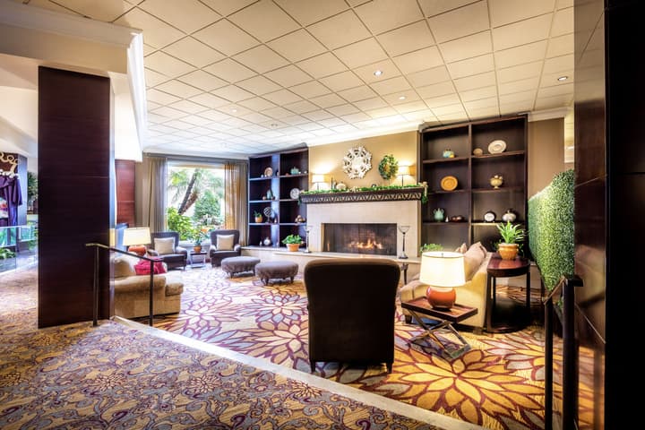 Anaheim Majestic Garden Hotel