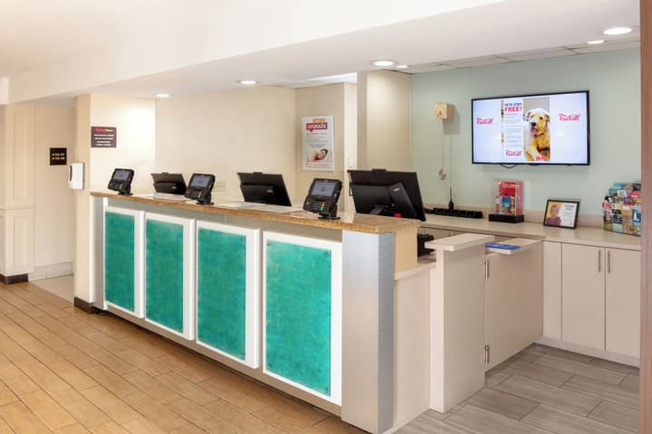 Red Roof Inn PLUS+ Miami Airport