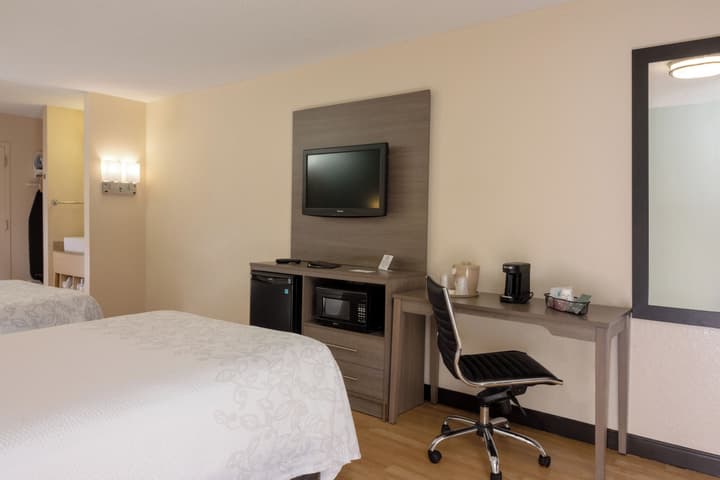 Red Roof Inn PLUS+ Miami Airport