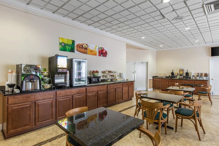 Quality Inn Savannah Midtown
