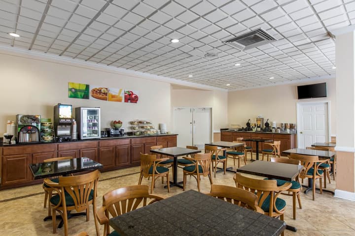 Quality Inn Savannah Midtown