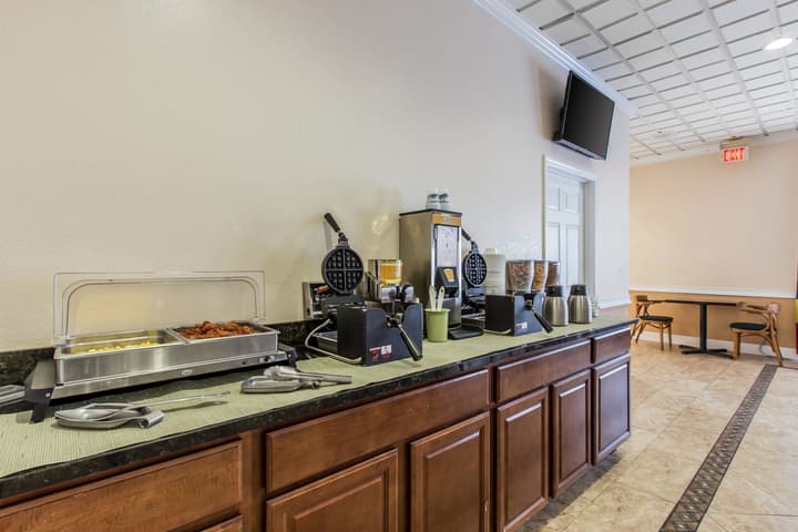 Quality Inn Savannah Midtown