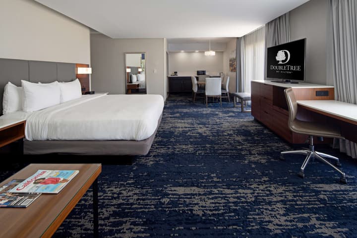DoubleTree by Hilton Hotel Bakersfield