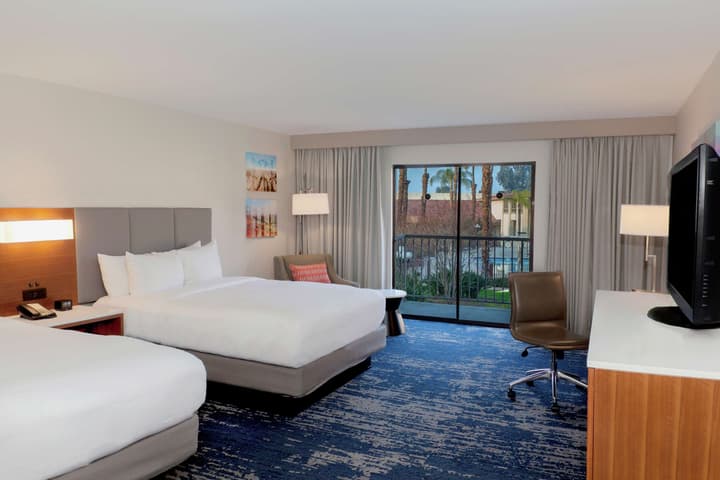 DoubleTree by Hilton Hotel Bakersfield