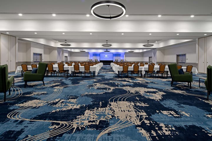 DoubleTree by Hilton Hotel Bakersfield