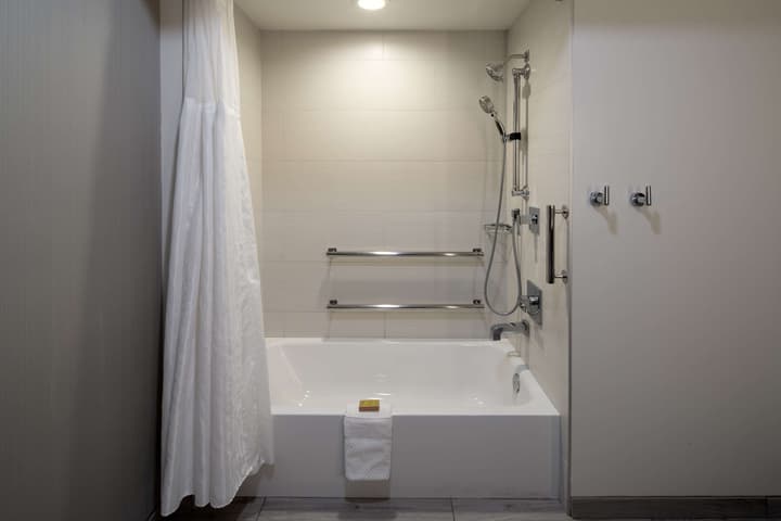 DoubleTree by Hilton Hotel Bakersfield