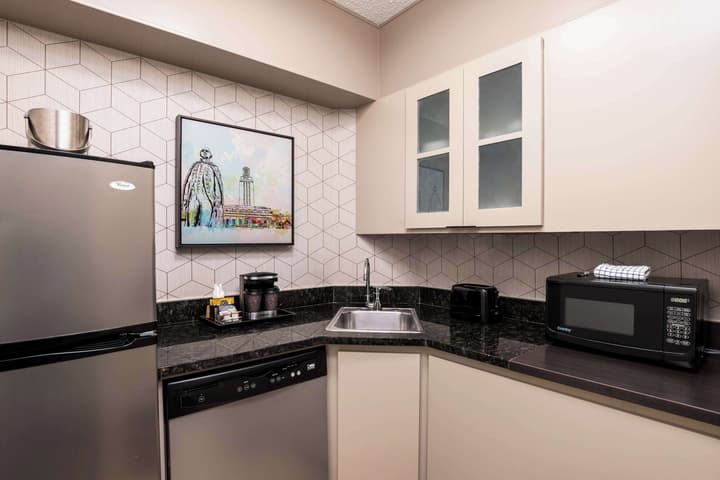 DoubleTree Suites by Hilton Austin Downtown Capitol